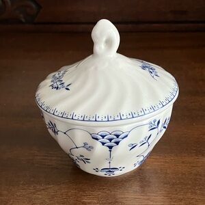 Churchill Finlandia Covered Sugar Bowl Blue and White Swirl